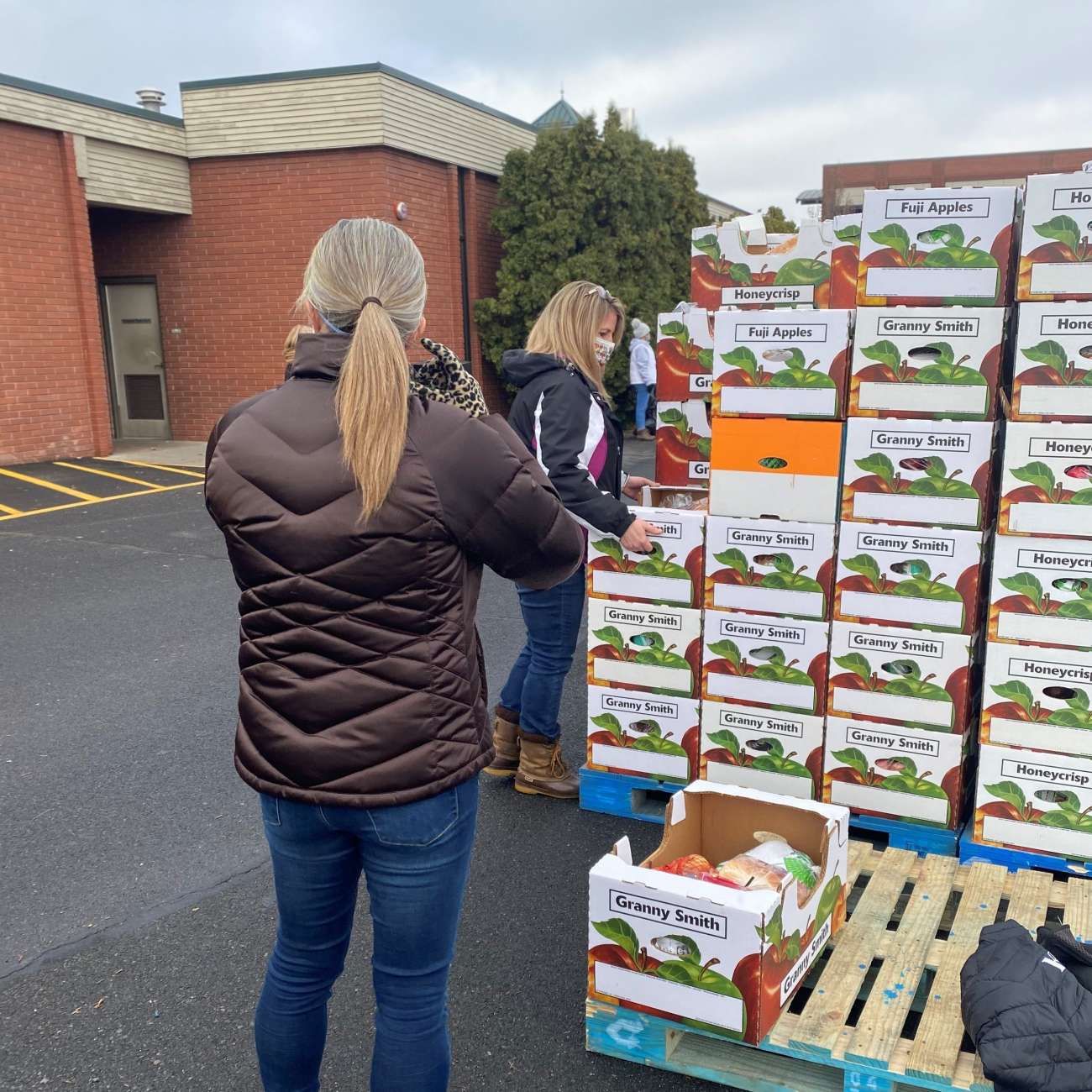 Turkey Drive Feeds 2200 Families - Superfresh Growers